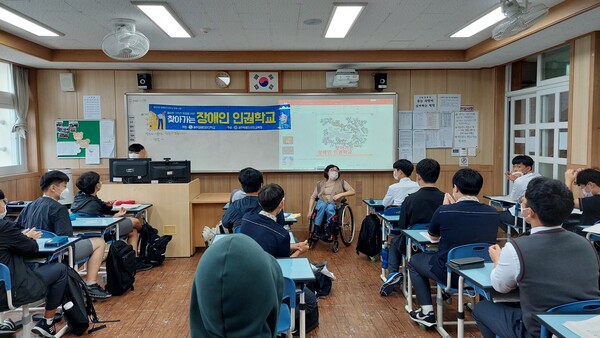 찾아가는 장애인인권학교 현장교육 모습.ⓒ제주장애인야간학교