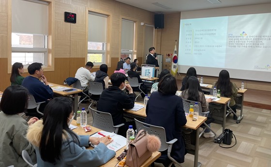 경기도장애인생산품판매시설은 30일 시흥도시공사 강당에서 구매담당자를 대상으로 중증장애인생산품 우선구매제도에 대한 인식을 높이고 구매를 촉진하기 위한 교육을 실시했다. ⓒ경기도장애인생산품판매시설