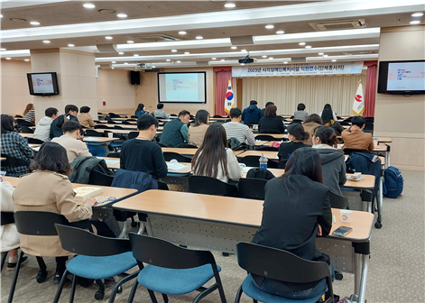 한국시각장애인연합회(한시련)은 지난달 29일부터 30일까지 서울 이룸센터에서 한시련 전국 17개 지부 및 199개 지회가 참석한 가운데, “2023년 시각장애인복지시설 직원연수(단체종사자)” 개최했다.ⓒ한국시각장애인연합회