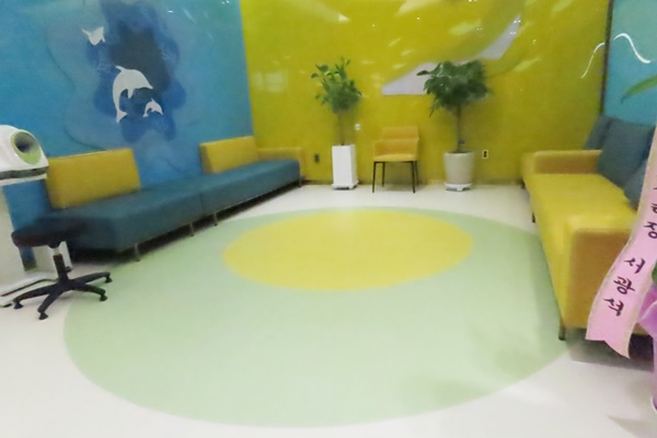 경기북부장애인구강진료센터 ‘돌고래치과’ 입구에 마련된 대기실. ©박종태