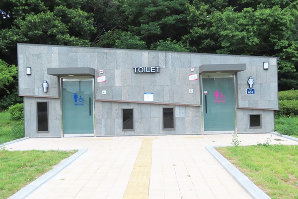 세종시 기쁨뜰 근린공원 공중화장실 전경. ©박종태