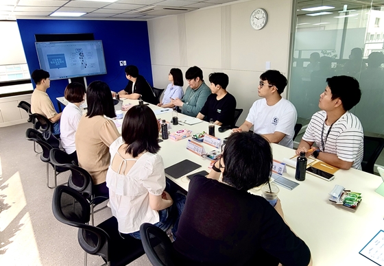 한국장애인개발원 서울특별시발달장애인지원센터는 지난 28일 서울대학교병원 발달장애인거점병원·행동발달증진센터와 최중증장애인 낮활동지원사업 종사자 대상 ‘2023년도 1차 찾아가는 발달장애인 행동지원 종사자 컨설팅’을 실시했다. ⓒ한국장애인개발원