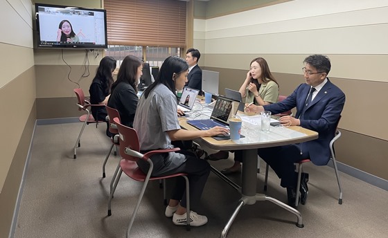 부산광역시장애인종합복지관 우리아이발달지원단은 지난 17일 부산의료원‧연제구육아종합지원센터와 함께 초등학교 입학 준비 세미나 ‘우리 아이, 즐거운 학교 가기’를 비대면으로 개최했다. ⓒ부산광역시장애인종합복지관