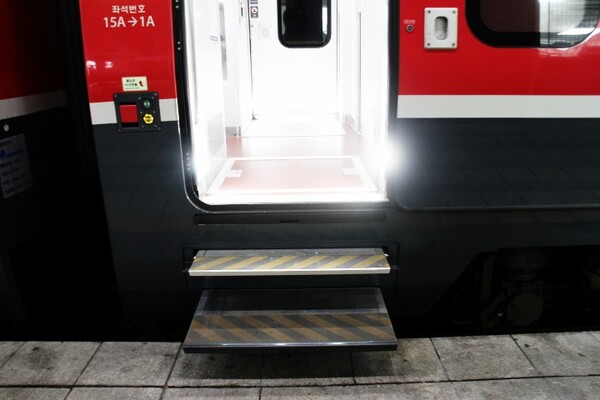 ITX-마음.열차는 승강장 높이에 따라 출입문 발판을 조정할 수 있어 향후 광역철도망과 연계도 가능하다.KTX등 간선 열차가 다니는 낮은 승강장(저상홈 )과,전철역의 높은 승강장 (고상홈 )에 모두 정차가 가능하다,