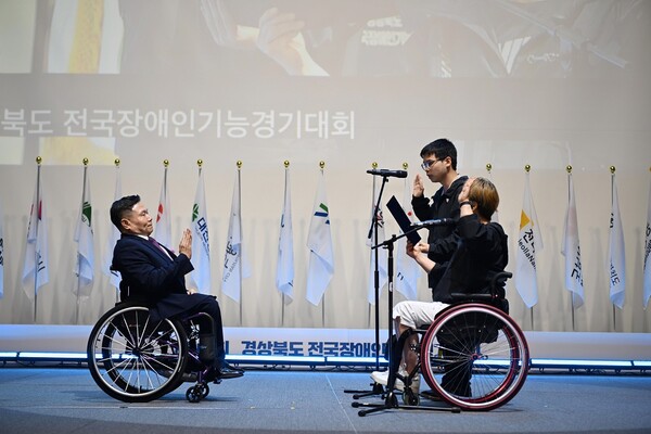 19일 경주화백컨벤션센터에서 열린 ‘제40회 전국장애인기능경기대회’ 개막식에서의 대표선수 선서 모습. ©한국장애인고용공단