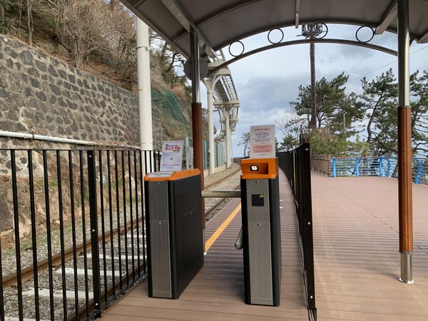 해운대 해변열차 개찰구. ©