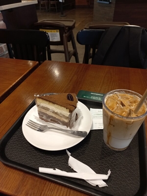 어떤 장애인에게는 독립이 막막하다. 장애인 콜택시를 기다리면서. ©정현석