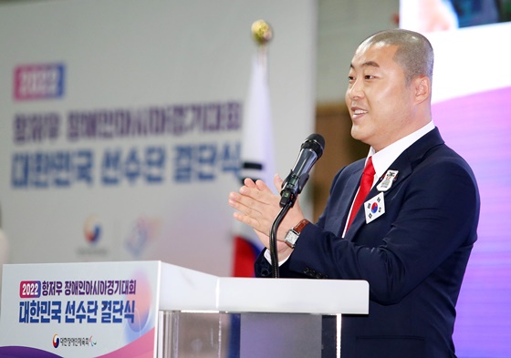 23일 대한장애인체육회 이천선수촌에 열린 2022 항저우 장애인아시아경기대회 대한민국 선수단 결단식에서 출정사를 하는 김진혁 선수단장. ⓒ대한장애인체육회