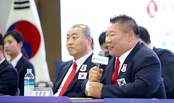 지난 13일 오후 2시 경기도 이천선수촌에서 열린 2022 항저우 장애인아시아경기대회 미디어행사에서 질문에 답하는 대한민국 국가대표 선수단 박종철 총감독. ⓒ대한장애인체육회