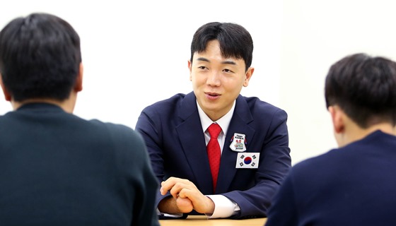 지난 13일 오후 2시 경기도 이천선수촌에서 열린 2022 항저우 장애인아시아경기대회 미디어행사에서 인터뷰하는 태권도 주정훈 선수. ⓒ대한장애인체육회