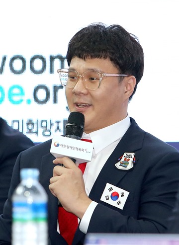 지난 13일 오후 2시 경기도 이천선수촌에서 열린 2022 항저우 장애인아시아경기대회 미디어행사에서 질문에 답하는 수영 조기성 선수. ⓒ대한장애인체육회