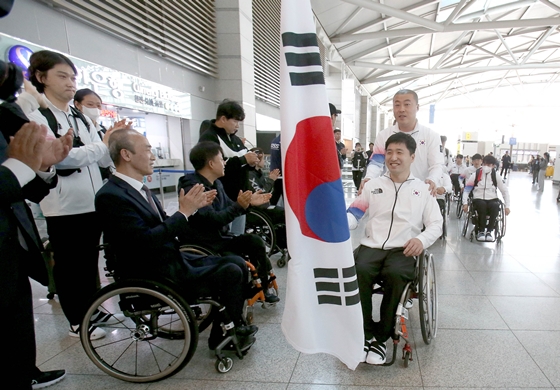 16일 인천국제공항 제1터미널에서 2022 항저우 장애인아시아경기대회 대한민국 선수단이 출영식을 갖고 출국하고 있다. ⓒ대한장애인체육회