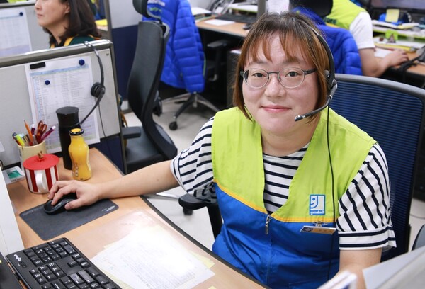 고객 응대 중인 정해미 선임. ©밀알복지재단 굿윌스토어