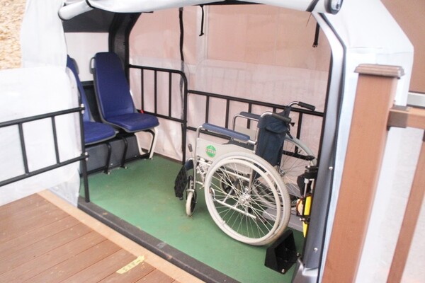 청주랜드동물원 모노레일 승차 가능 인원은 휠체어 사용 장애인 1명과 보호자 1명(운전자 포함 3명), 최대 2명이다. ©박종태