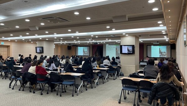 전국장애인부모연대는 지난 17일 서울 여의도 이룸센터에서 강연·북토크 ‘학교에는 작업치료가 필요합니다.’를 개최했다. ⓒ전국장애인부모연대