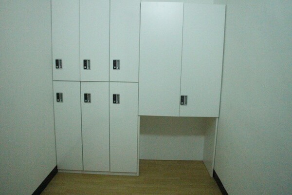 대전시 동구 가오동새터말커뮤니티센터 지하 1층 트레이닝센터는 샤워실이 없이 남녀탈의실만 설치됐다. 탈의실 옷장 밑에는 휠체어가 들어갈 공간이 마련돼 있다. ©박종태