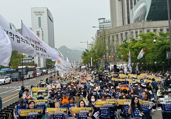 전국장애인부모연대는 오후 1시 서울시청 서편에서 ‘420전국집중결의대회’를 개최했다.©420장애인차별철폐공동투쟁단