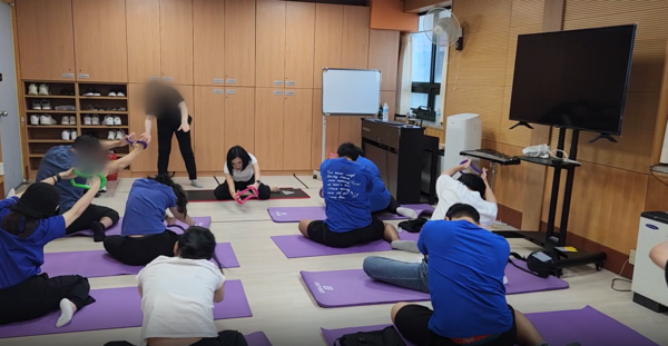 운동을 배우기 위해서는 적절한 선생님이 필요합니다. 이는 장애인에게도 마찬가지입니다. ⓒ이디다