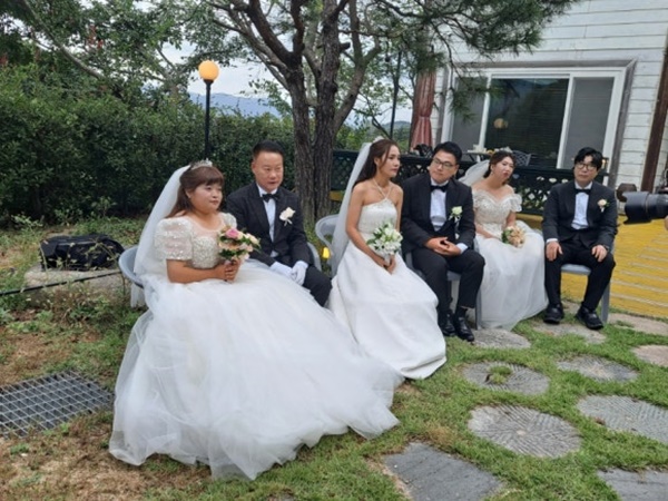 결혼식을 기다리는 신랑신부 3쌍. ⓒ이복남