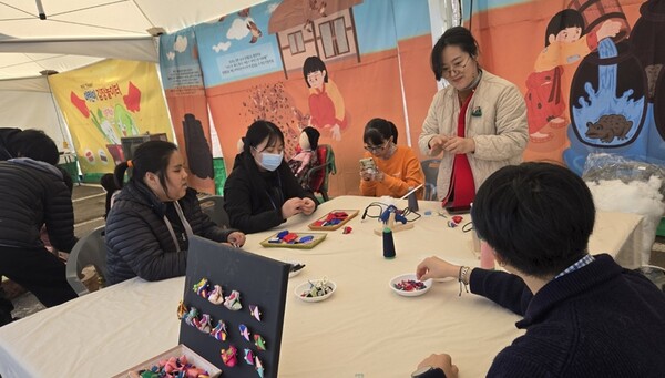한국장애인고용공단 전북지사는 22일 전주푸드통합지원센터에서 주최하는 2024 전주 김장문화축제에 참여했다. ©한국장애인고용공단