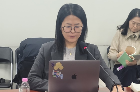 20일 오후 2시 국회의원회관에서 개최한 ‘특수교육대상학생 교육권과 특수교사 인권 보장을 위한 토론회’에서 발제하는 법조공익모임 나우 이수연 변호사. ©에이블뉴스