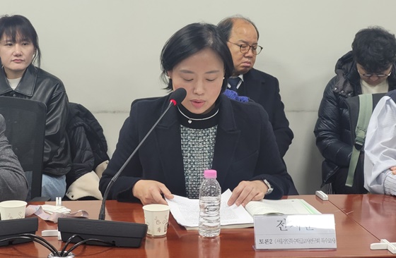 20일 오후 2시 국회의원회관에서 개최한 ‘특수교육대상학생 교육권과 특수교사 인권 보장을 위한 토론회’에서 토론하는 서울경인특수학급교사연구회 전지훈 특수교사. ©에이블뉴스