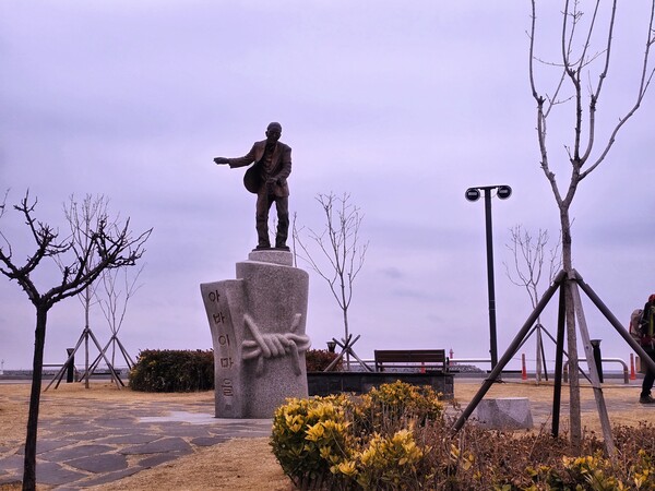 아바이마을의 조각상