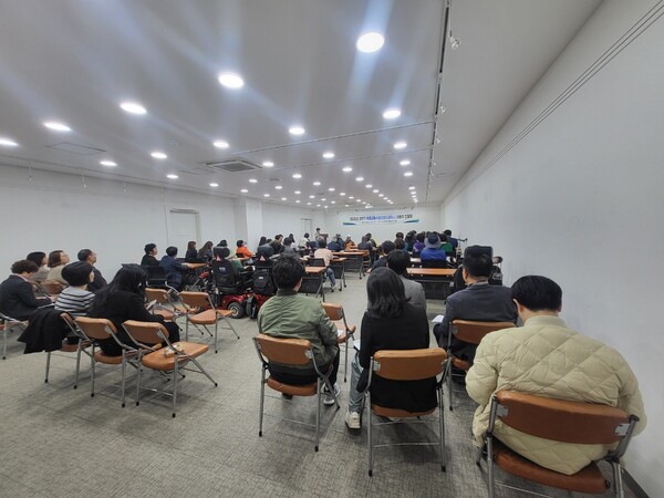 지난 2일 남원시 문화예술지원센터에서 열린 전북 동남권 장애인콜택시 이용자 간담회. ©강민호