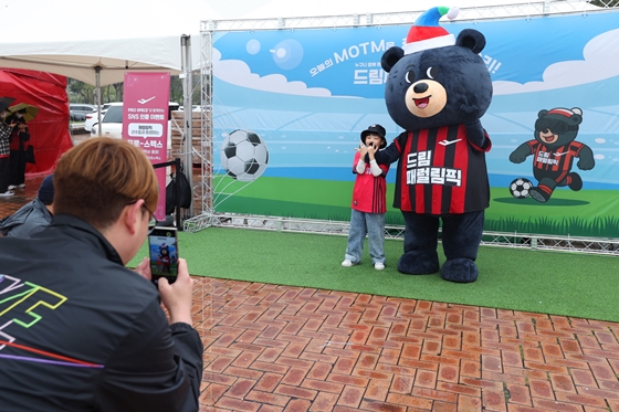  19 Ű忡  зǾ Բϴ   ü 帲зȡ 翡  ڰ ݴٺ Կ ϰ ִ. ϴüȸ