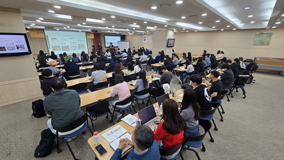 Çѱ¹Àå¾ÖÀδÜüÃÑ¿¬¸ÍÀº Áö³ 4¿ù 29ÀϺÎÅÍ 30ÀϱîÁö ¼¿ï ¿©Àǵµ ÀÌ·ë¼¾ÅÍ¿¡¼ Àå¾ÖÀδÜü ½Ç¹«ÀÚ 90¿© ¸íÀ» ´ë»óÀ¸·Î ¡®2025 ¾÷½ºÄð(UpSchool) ±âÃʰúÁ¤¡¯À» ÁøÇàÇß´Ù. ©Çѱ¹Àå¾ÖÀδÜüÃÑ¿¬¸Í