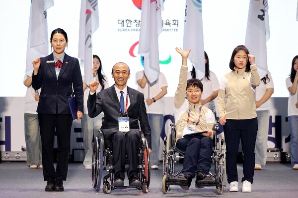 3 ؽǳü  19ȸ лüȸ ǥ  Ǵǥ   Կ ϰ ִ. ©üȸ