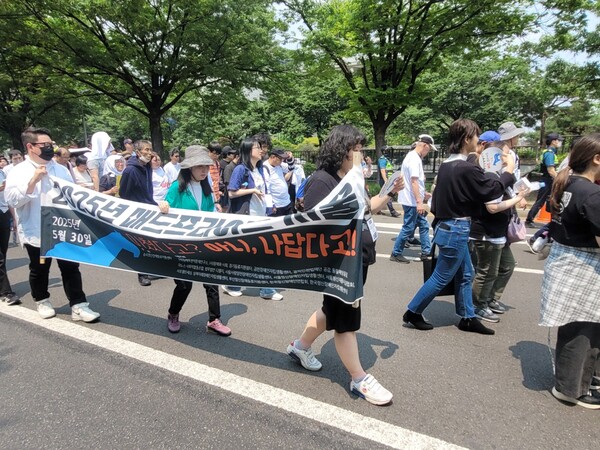 '2025 매드프라이드 서울' 퍼레이드에 참가해 행진하는 모습. ©에이블뉴스