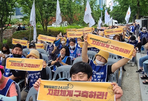 ¹ß´ÞÀå¾ÖÀÎ 24½Ã°£ Áö¿øÃ¼°è ±¸ÃàÀ» Ã˱¸Çϰí ÀÖ´Â ¸ð½À. ¨Ï¿¡ÀÌºí´º½ºDB