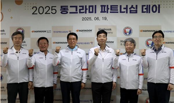 지난 19일 '2025 동그라미 파트너십 데이' 사진.(왼쪽부터) 권성덕 대한장애인배드민턴협회 전무이사, 정일룡 한국동그라미파트너스 대표, 김규성 대한장애인배드민턴협회 회장, 서의돈 한국타이어앤테크놀로지 안전생산기술본부장, 류정진 한국장애인고용공단 고용촉진이사, 최호성 한국장애인고용공단 일자리안정국장,ⓒ한국장애인고용공단