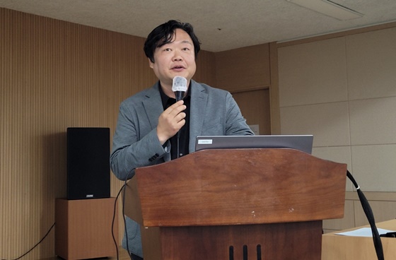 1일 오후 2시 30분 서울 여의도 이룸센터에서 개최된 ‘정신장애 국가책임제, 어떻게 할 것인가 대토론회’ 발제하는 중앙정신건강복지사업지원단 백종우 부단장. ©에이블뉴스
