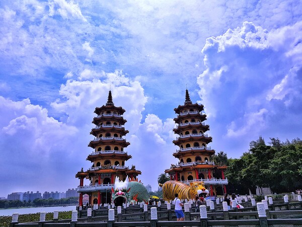 용과 호랑이가 지키는 신비로운 용호탑