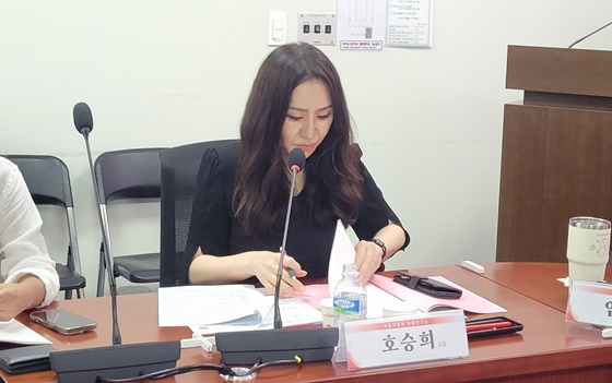 25일 국회의원회관에서 개최된 ‘제2차 장애인 건강정책 개선 간담회 : 장애인 건강보건통계사업 개선방안’에서 발제하는 국립재활원 재활연구소 호승희 소장. ©에이블뉴스