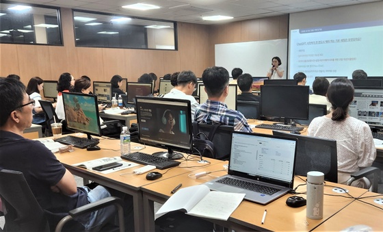 한국장애인고용공단은 지난 28일부터 30일까지 4차 산업혁명 시대의 핵심 기술인 인공지능(AI)에 대한 이해를 높이고 ChatGPT 활용 능력을 함양하기 위해 직원 대상 교육을 운영했다. ©한국장애인고용공단