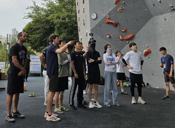 ´ëÇÑÀå¾ÖÀÎüÀ°È¸´Â Áö³ 1ÀϺÎÅÍ 3ÀϱîÁö ¼¿ï »ç¹«Ã³ ´ëȸÀÇ½Ç ¹× °³²½ºÆ÷Ã÷Ŭ¶óÀּ̹¾ÅÍ¿¡¼ Àǻ硤¹°¸®Ä¡·á»ç µî ÀÇ·áÀü¹®°¡ 6¸íÀ» ´ë»óÀ¸·Î ¡®2025 ÆÄ¶óŬ¶óÀÌ¹Ö ±¹Á¦ µî±ÞºÐ·ù °½Àȸ(2025 Para Climbing Classification Workshop)¡¯¸¦ °³ÃÖÇß´Ù. ¨Ï´ëÇÑÀå¾ÖÀÎüÀ°È¸