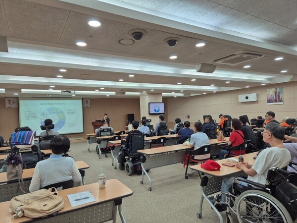 한국근육장애인협회(한근협)가 지난 4일 서울 여의도 이룸센터 누리홀에서 ‘2025년 신경·근육계 의료세미나’를 개최했다.ⓒ한국근육장애인협회