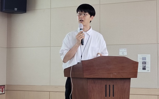 13일 오후 2시 서울 여의도 이룸센터에서 개최된 ‘당사자가 주도하는 동료지원쉼터 토론회’에서 발제하는 수원 친구네집 이광호 공동대표. ©에이블뉴스