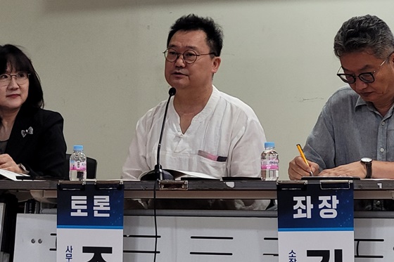 20일 오전 10시 국회의원회관에서 개최된 ‘발달장애 국가책임제 실현을 위한 조건 : 발달재활사 국가자격 도입을 위한 토론회’에서 토론하는 한국장애인재활협회 조성민 사무총장. ©에이블뉴스