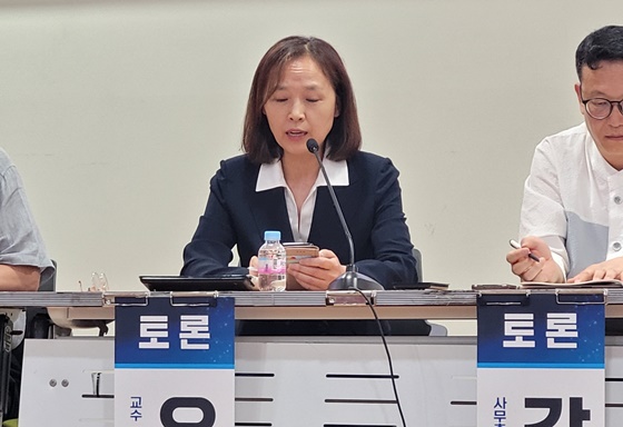 20일 오전 10시 국회의원회관에서 개최된 ‘발달장애 국가책임제 실현을 위한 조건 : 발달재활사 국가자격 도입을 위한 토론회’에서 토론하는 한림국제대학원대학교 오수희 교수. ©에이블뉴스