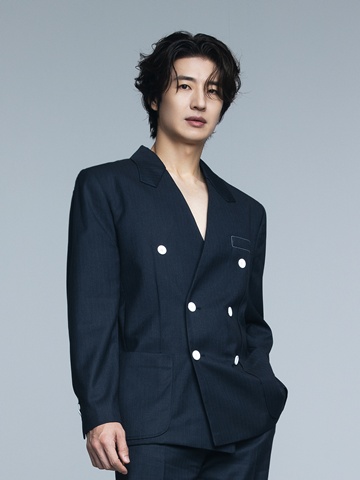 홀트아동복지회는 그룹 god(지오디)의 손호영이 장애인복지를 지원하기 위한 후원금을 전달하며 뜻깊은 나눔을 실천했다고 21일 밝혔다. ©홀트아동복지회