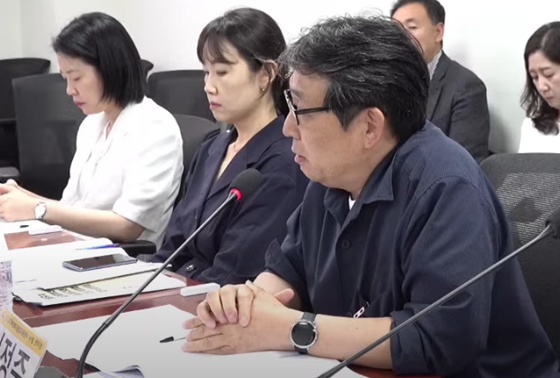 17일 서울 여의도 국회의원회관에서 개최된 ‘권리중심 중증장애인 맞춤형 공공일자리 지원 특별법 정책토론회’에서 토론하는 경기도장애인복지종합지원센터 누림 이정주 센터장. ©전국권리중심중증장애인맞춤형공공일자리협회