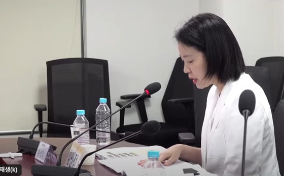 17일 서울 여의도 국회의원회관에서 개최된 ‘권리중심 중증장애인 맞춤형 공공일자리 지원 특별법 정책토론회’에서 토론하는 보건복지부 장애인자립기반과 김민정 과장. ©전국권리중심중증장애인맞춤형공공일자리협회