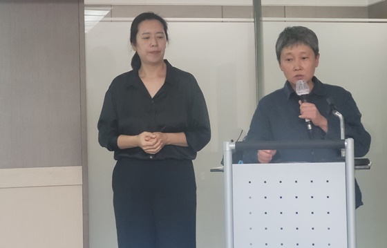 23일 오후 3시 서울 여의도 이룸센터에서 개최된 ‘장애와 이주, 이중의 차별을 넘어’ 토론회에서 발제하는 이주와 인권연구소 김사강 연구위원. ©에이블뉴스