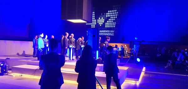 올해 4월 2일 '자폐인의 날' 기념행사 때 있었던 블루라이트 점등식 장면. ⓒ 이원무