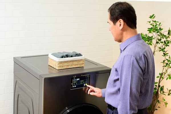 »ï¼ºÀüÀÚ°¡ 15ÀÏ ¡®ÈòÁöÆÎÀÌÀÇ ³¯¡¯À» ¸Â¾Æ ½Ã°¢Àå¾ÖÀΰú Àú½Ã·ÂÀÚ¸¦ À§ÇÑ AI °¡Àü ¸Å´º¾ó ¡®¸ðµÎ¸¦ À§ÇÑ »ç¿ë¹ý¡¯À» °ø°³Çß´Ù.¨Ï»ï¼ºÀüÀÚ