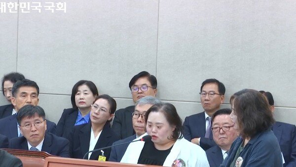 30일 보건복지부 종합 국정감사에 출석한 발달장애인 정은혜 작가.ⓒ국회방송